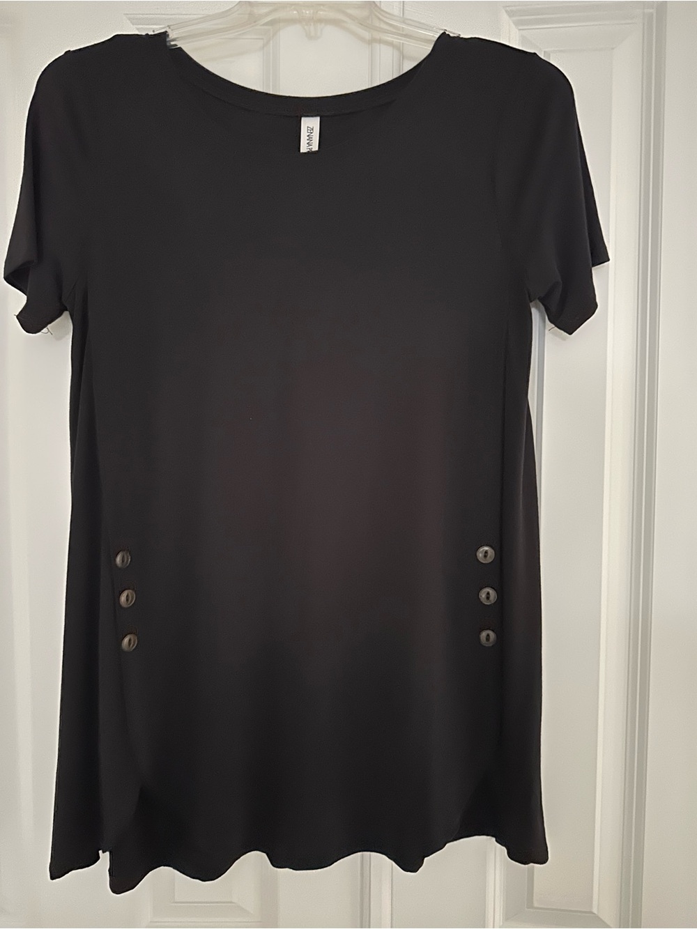 Zenana Outfitters Black Short-Sleeve Tunic with Side Button Detail